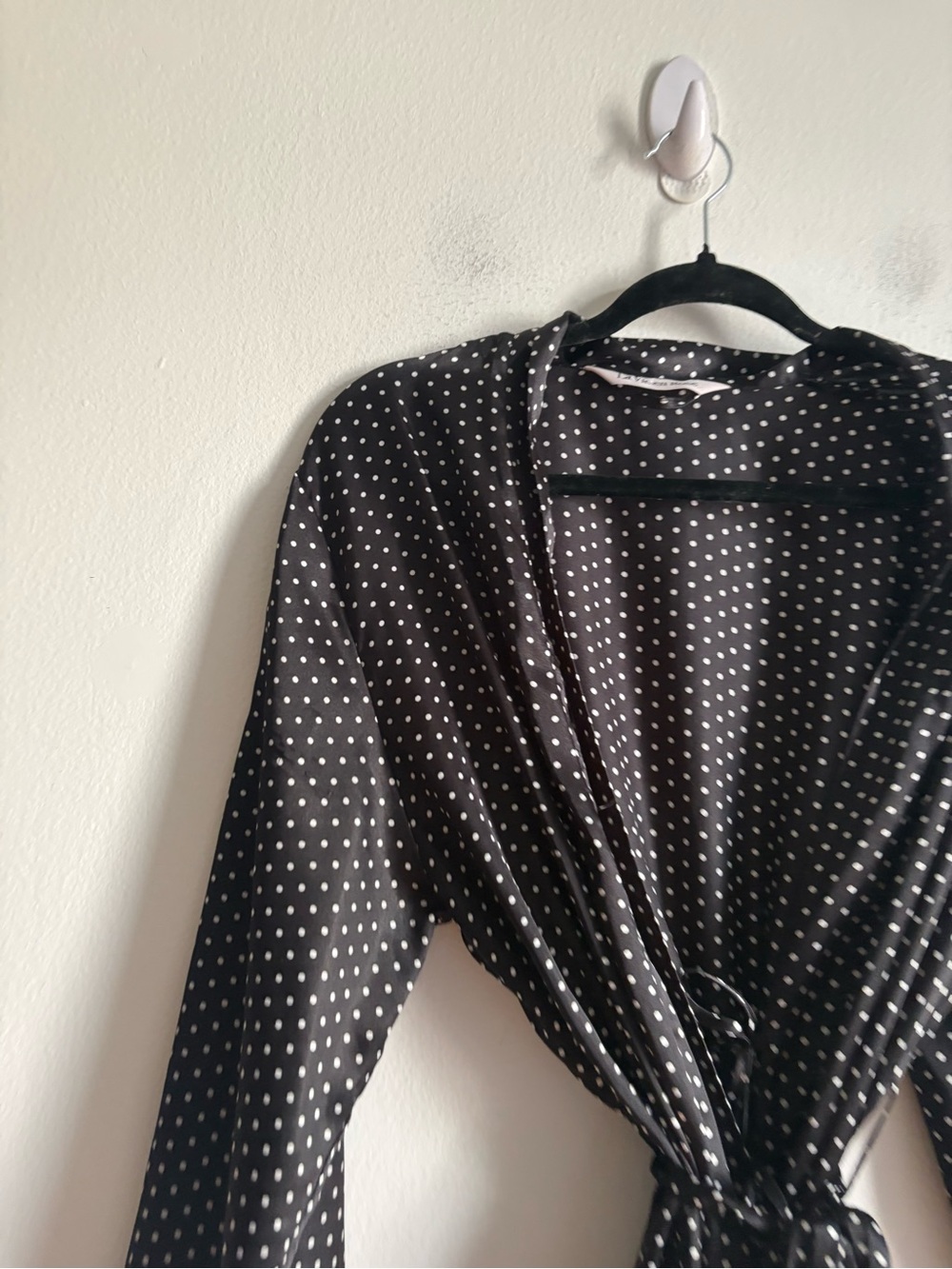 La Vie En Rose Sz S-M Black Satin Polka Dots Belted Robe - Picture 3 of 8
